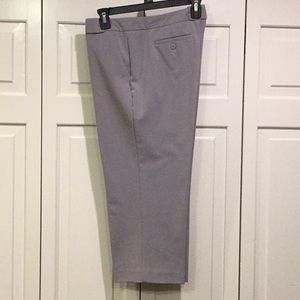 Daisy Fuentes Grey Capri’s Women’s Size 10